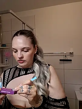 Jujuicy 97 online show from 5, 2, 2026