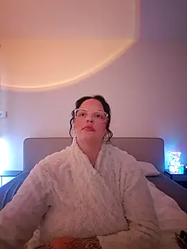 Jujuicy 97 online show from 2, 4, 2026