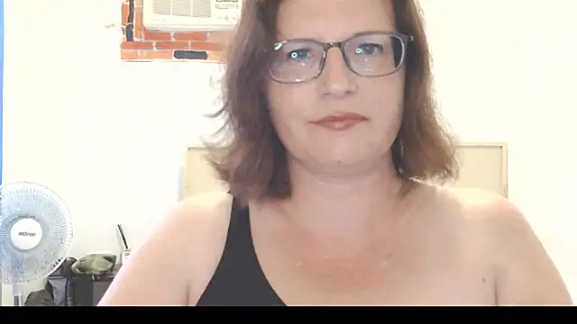 CrimsonMistress online show from 4, 3, 2026