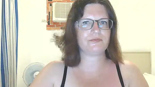 Snapshot of CrimsonMistress chatting on 28, 4, 2026 CrimsonMistress online show from 28, 4, 2026