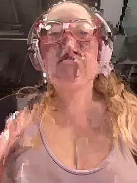 Snapshot of brooklynivy chatting on 3, 10, 2025 brooklynivy online show from 3, 10, 2025