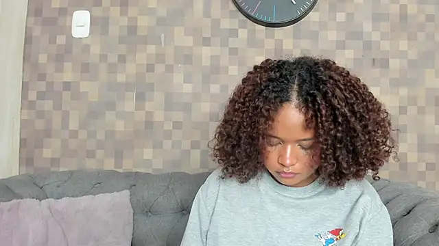 nataly velez online show from 24, 10, 2025