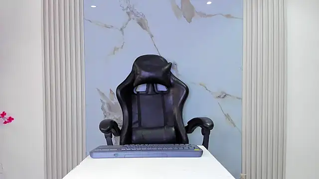 BridgetRodriguez online show from 19, 4, 2026