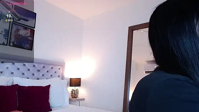 sarascottt online show from 28, 11, 2025