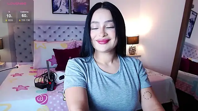 Snapshot of sarascottt chatting on 4, 10, 2025 sarascottt online show from 4, 10, 2025