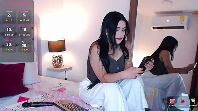 Snapshot of sarascottt chatting on 10, 9, 2025 sarascottt online show from 10, 9, 2025
