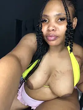 Anaelle24 online show from 4, 3, 2025