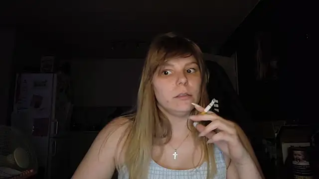 Snapshot of PetiteB_Official chatting on 12, 4, 2026 PetiteB Official online show from 12, 4, 2026