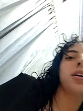 Sweet-diamondxxx online show from 15, 6, 2026
