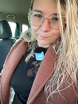 EmyLana online show from 1, 2, 2026