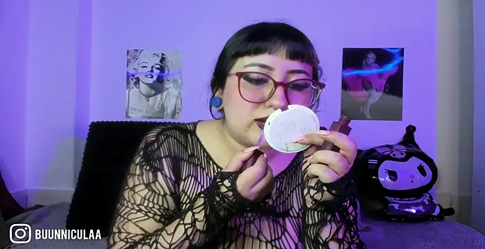 larissa01  online show from 30, 4, 2026