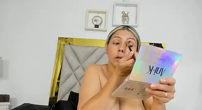 ariana-martins online show from 5, 3, 2025