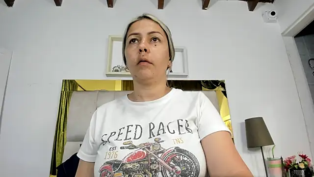 ariana-martins online show from 28, 2, 2025
