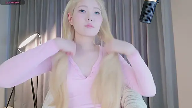 KitayamaChu online show from 4, 2, 2025