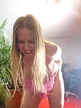 Supertitten95DD online show from 11, 3, 2025