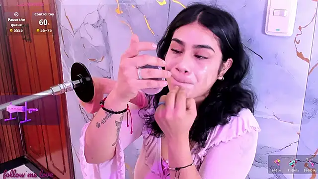 Snapshot of zyle_boobs chatting on 9, 9, 2025 zyle boobs online show from 9, 9, 2025