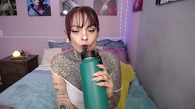 Snapshot of LolaRouse chatting on 29, 10, 2025 LolaRouse online show from 29, 10, 2025