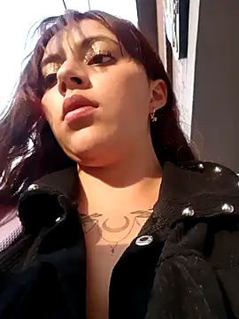 Isabella Delight  online show from 5, 2, 2025