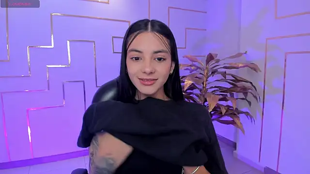 Snapshot of HannahJamesX chatting on 12, 9, 2025 HannahJamesX online show from 12, 9, 2025