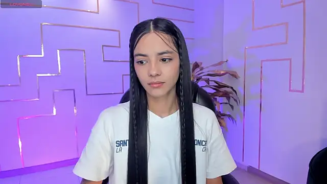 Snapshot of HannahJamesX chatting on 15, 9, 2025 HannahJamesX online show from 15, 9, 2025