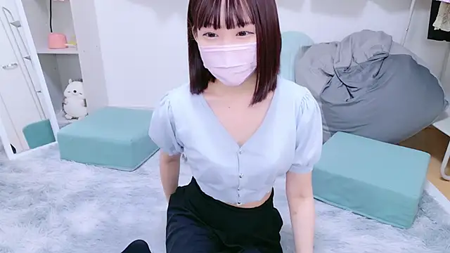 Snapshot of x-naru-x chatting on 6, 12, 2024 x-naru-x online show from 6, 12, 2024