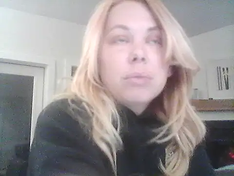 Snapshot of burrkitty chatting on 8, 10, 2025 burrkitty online show from 8, 10, 2025