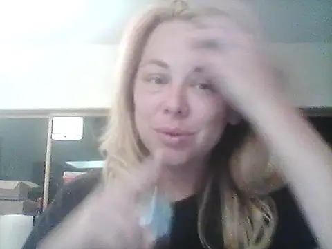 Snapshot of burrkitty chatting on 13, 10, 2025 burrkitty online show from 13, 10, 2025