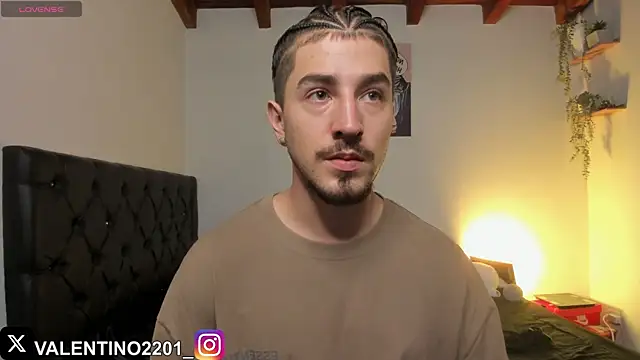 Valentino Xander online show from 10, 11, 2025