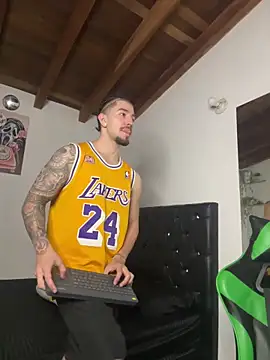 Valentino Xander online show from 7, 11, 2025