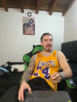 Valentino Xander online show from 7, 11, 2025