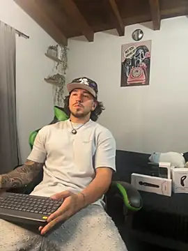 Valentino Xander online show from 21, 11, 2025