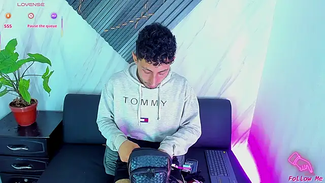 Piggy Eddy online show from 25, 11, 2025