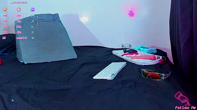 Piggy Eddy online show from 12, 1, 2026