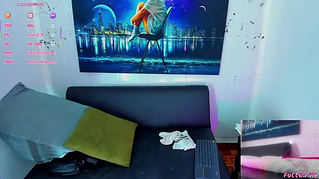 Piggy Eddy online show from 6, 11, 2025