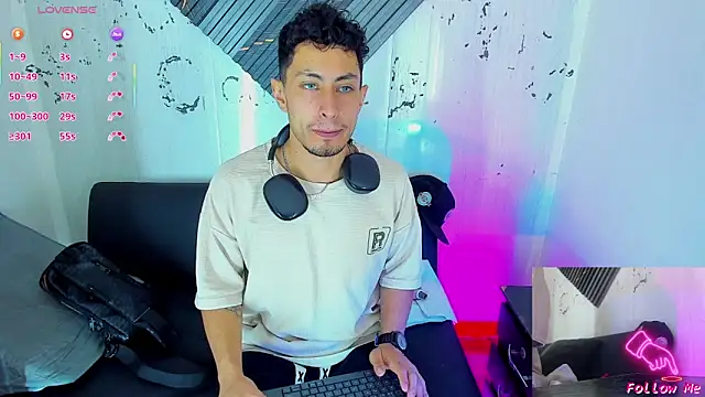 Piggy Eddy online show from 21, 11, 2025