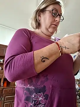 Snapshot of Mara-24 chatting on 13, 11, 2025 Mara-24 online show from 13, 11, 2025