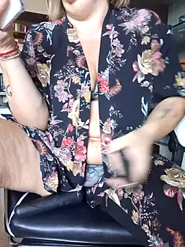 Snapshot of Mara-24 chatting on 11, 11, 2025 Mara-24 online show from 11, 11, 2025