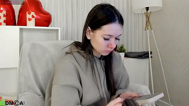 Nicole Charm online show from 10, 3, 2026