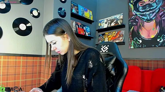 Nicole Charm online show from 3, 3, 2026