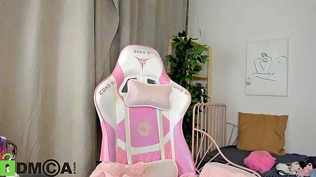 Nicole Charm online show from 10, 11, 2025