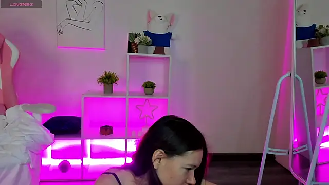 Nicole Charm online show from 10, 1, 2025