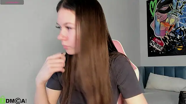 Nicole Charm online show from 19, 12, 2025