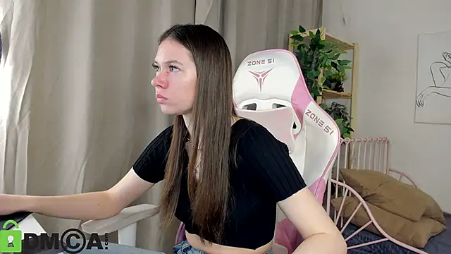 Nicole Charm online show from 21, 10, 2025