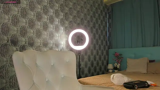 Nicole Charm online show from 25, 6, 2026