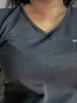 Snapshot of NethuQueen chatting on 1, 2, 2026 NethuQueen online show from 1, 2, 2026