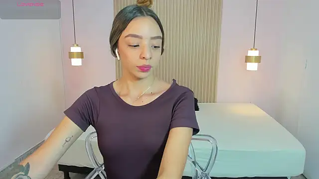 AliceRoss0 online show from 7, 5, 2026