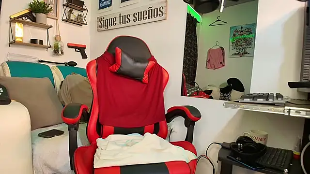 Leenar Key online show from 9, 11, 2025