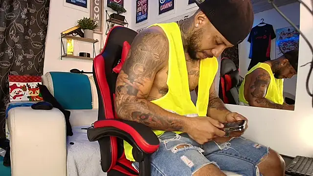 Leenar Key online show from 27, 10, 2025