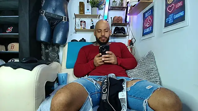 Snapshot of Leenar_Key chatting on 5, 7, 2026 Leenar Key online show from 5, 7, 2026