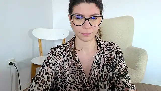 Jullyenn3 online show from 21, 2, 2025